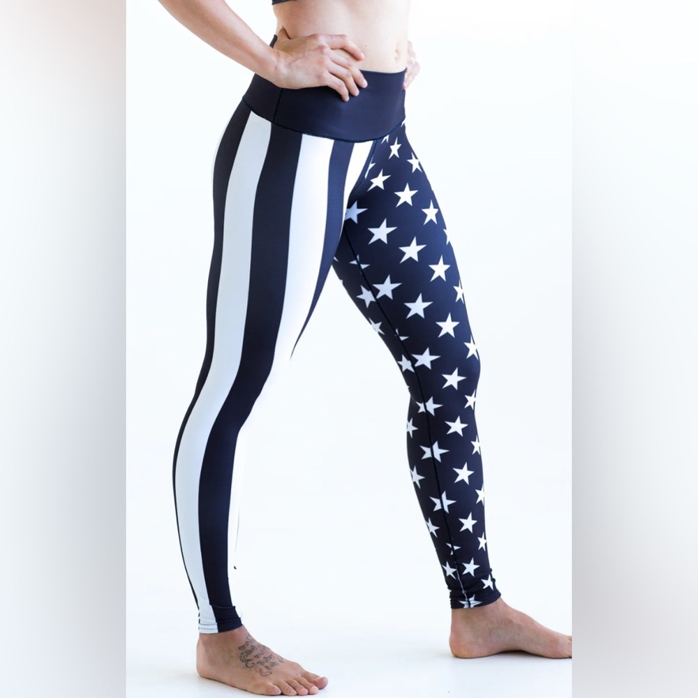 Colorado Threads Stars and Stripes Recycled Water Bottle Leggings in Dark Plum S
